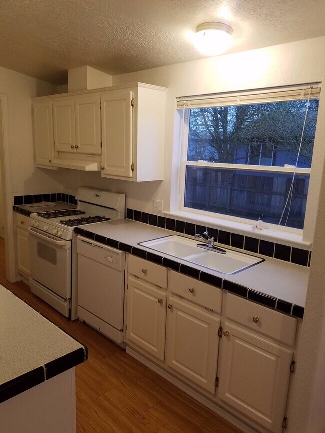 Building Photo - 33139 Fuchsia Ln