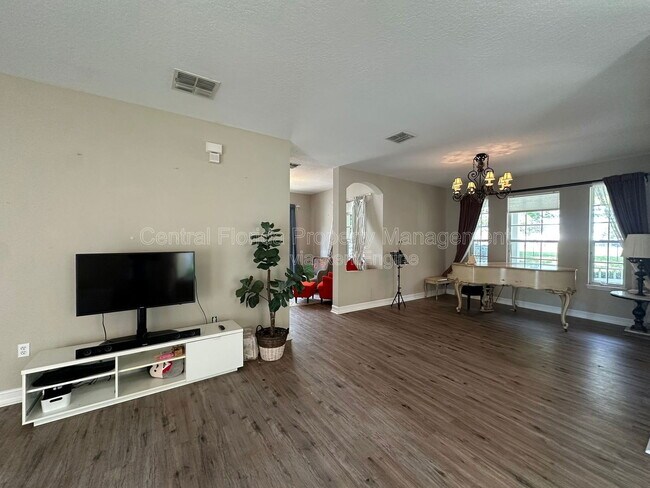 Building Photo - 6979 Bluestem Rd