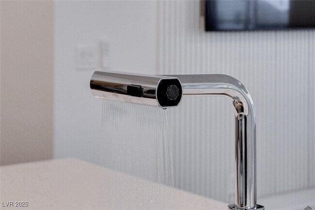 Building Photo - 237 Callen Falls Ave