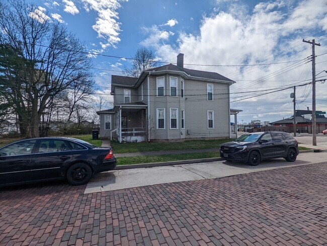 Building Photo - 636 Forest Rose Ave.