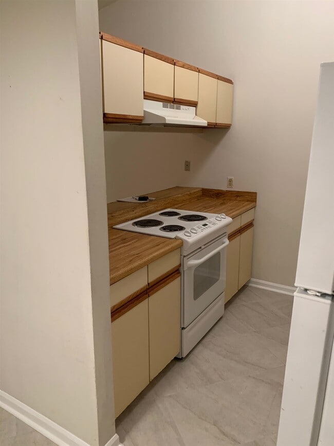 Building Photo - 2299 Sandpiper St