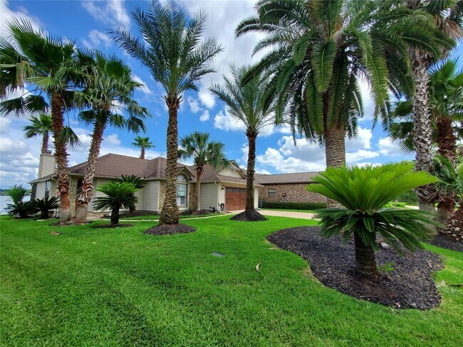 Building Photo - 12628 Pelican Blvd