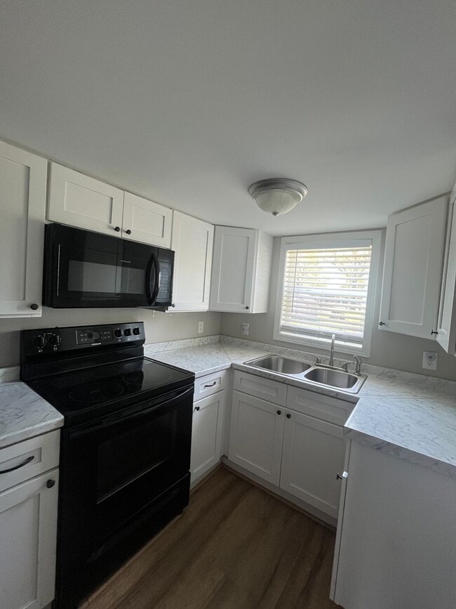 Building Photo - 177 Eastbrook Dr