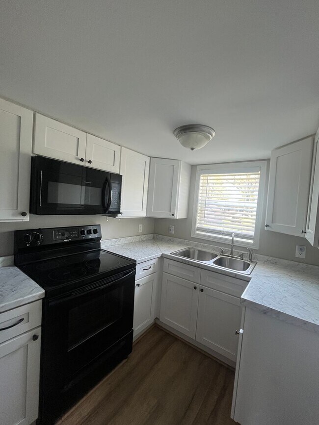 Building Photo - 177 Eastrbook Dr