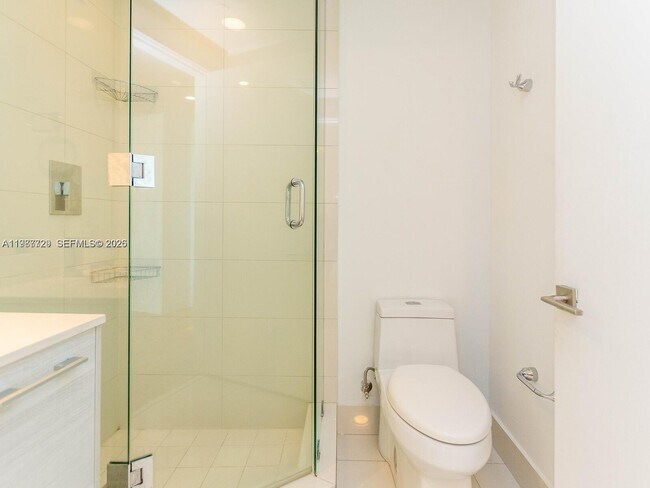 Building Photo - 650 NE 32nd St