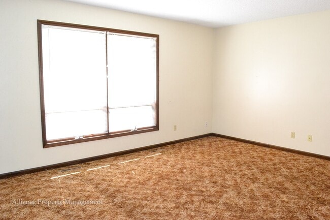 Building Photo - 2025 Shirley Ln