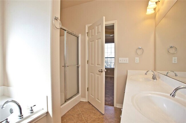 Building Photo - 3004 SW Camden Dr