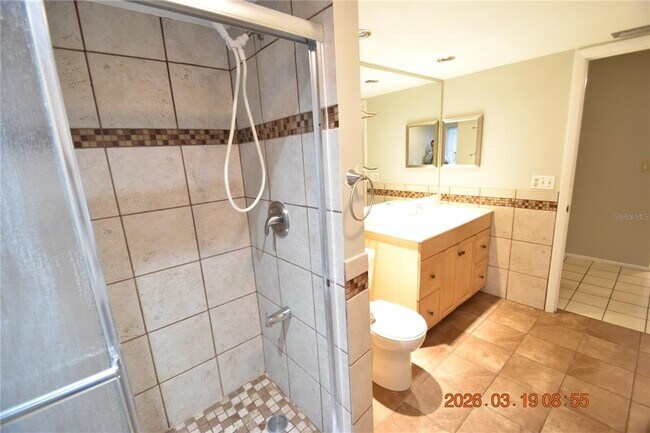 Building Photo - 2562 Redwood Way