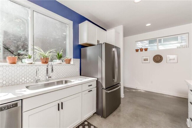 Building Photo - 3207 Aldwyche Dr