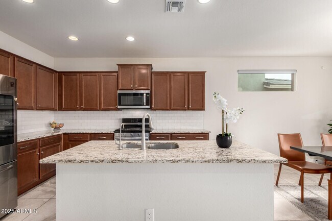 Building Photo - 3521 E Tina Dr