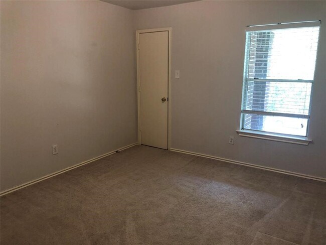 Building Photo - 5718 Silas Creek Ct