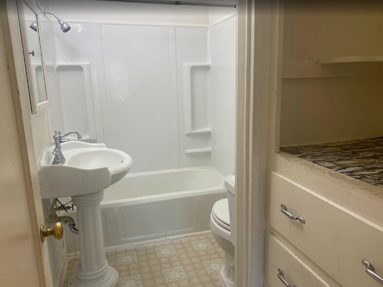 Building Photo - 2450 Wantland Ave