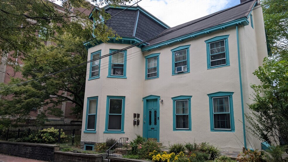 Building Photo - 21 E Penn St