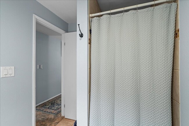 Building Photo - 2br - Kihei Shores-Nice and Cool 2/2 Groun...