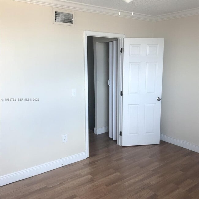 Building Photo - 4415 W 10th Ln