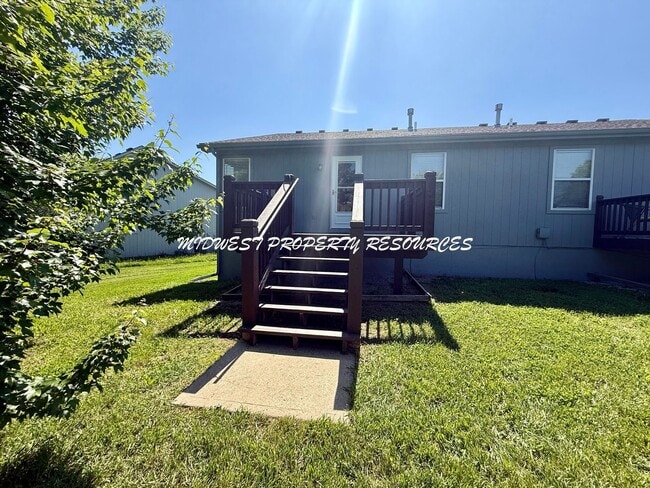 Building Photo - Amazing 3 Bedroom Townhouse!