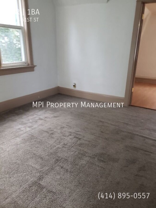 Building Photo - 226 S 61st St