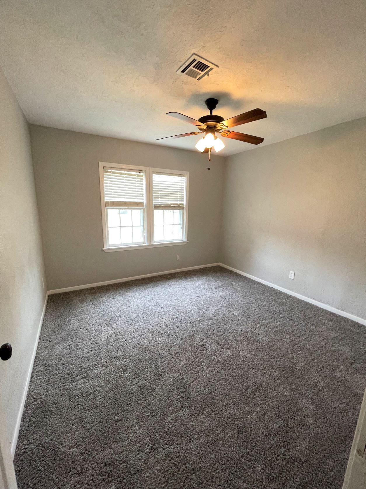 Building Photo - 1108 NW Maple Ave