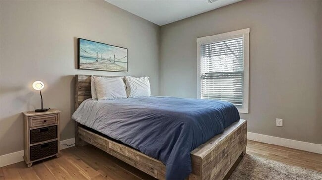 Building Photo - 360 Prince Dr