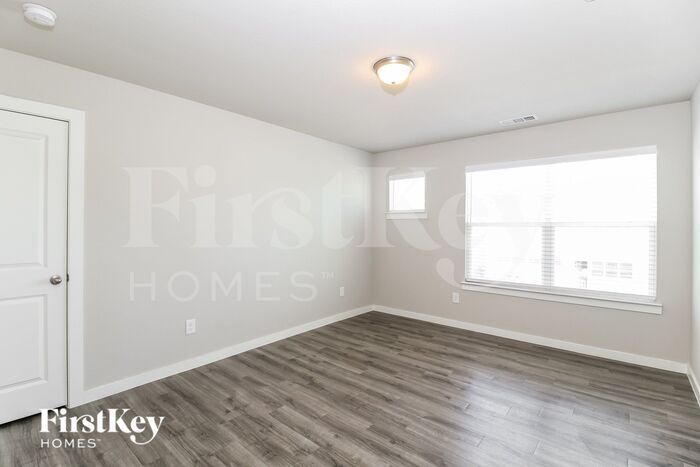 Building Photo - 610 Ava Trl