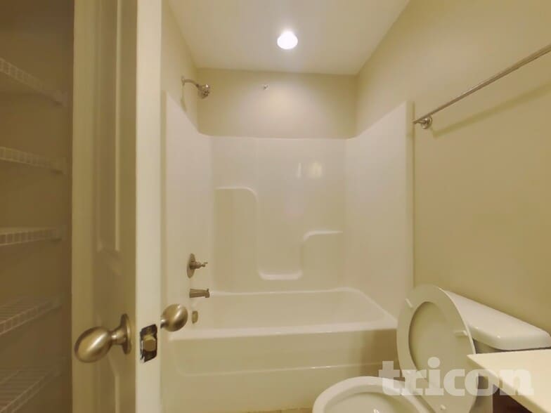 Building Photo - 502 Hickory Leaf Ct