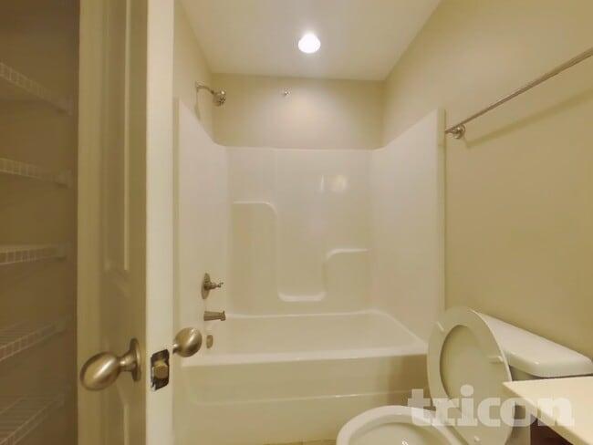 Building Photo - 502 Hickory Leaf Ct