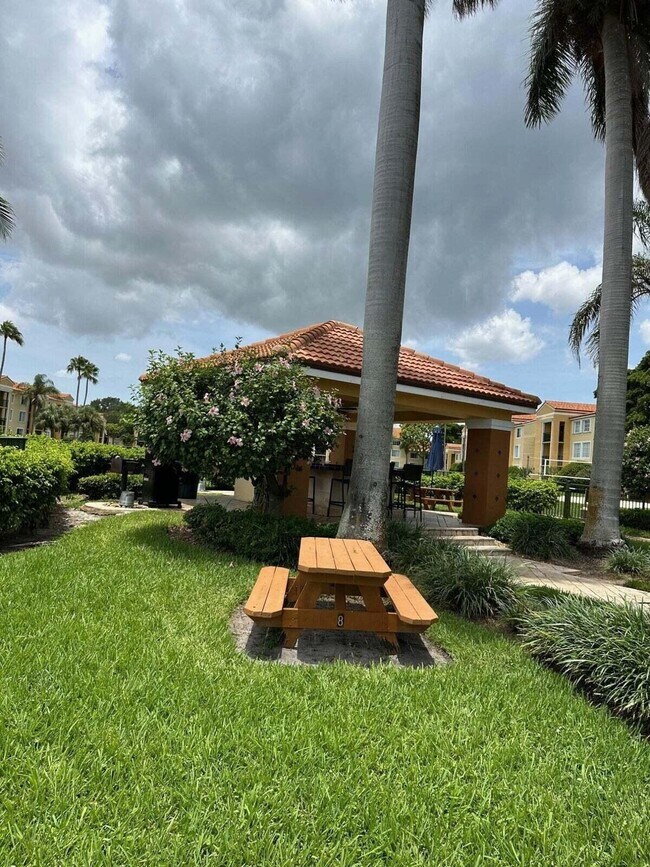 Building Photo - 160 Yacht Club Way