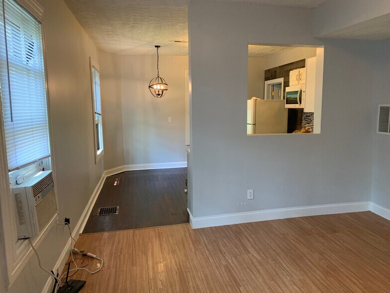 Building Photo - 2372 Harper Ave