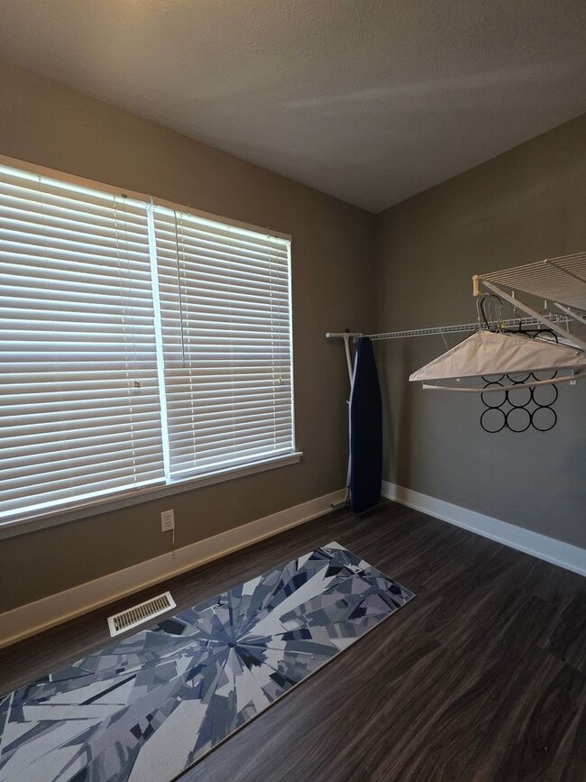 Building Photo - Executive Four Bedroom Rental w/ Office!