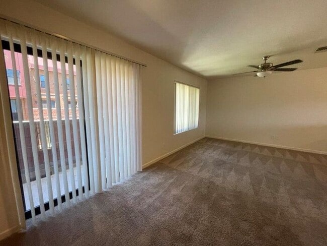 Building Photo - 330 S Farmer Ave