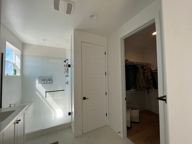 Building Photo - 3810 Hatchery Ln