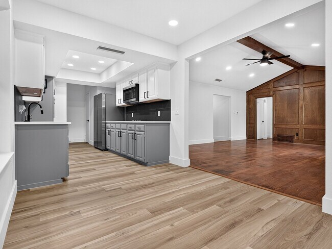 Building Photo - 1109 Wood Creek Cir