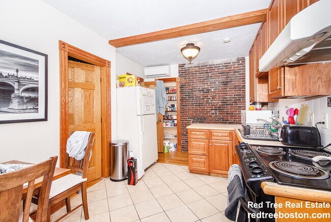 Building Photo - 61 Anderson St