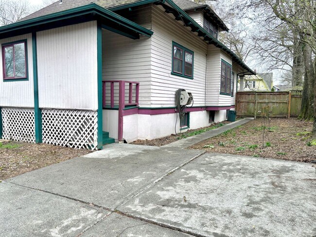 Building Photo - Historic and Spacious Humboldt Neighborhood Home w/ Covered Front/Back Patio and Huge Basement