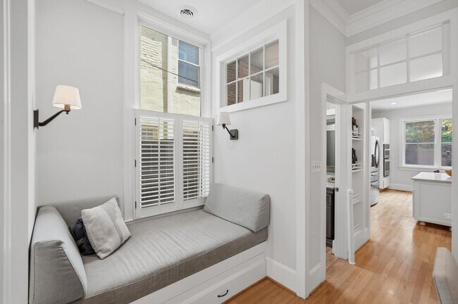 Building Photo - Capitol Hill Victorian Home | 3 Bed | 2.5 Bath | 2,700 Sf | Patio & Screened-In Porch | 2 Surface...