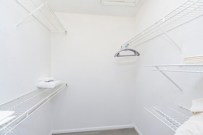 Building Photo - 4351 Village Pkwy Cir W