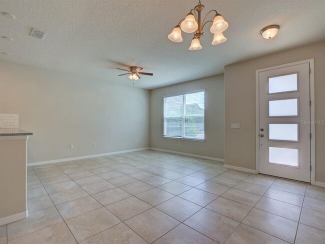 Building Photo - 2566 Amati Dr