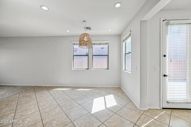 Building Photo - 23862 W Gibson Ln