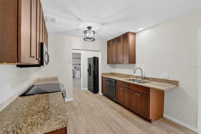 Building Photo - 311 NE 5th St