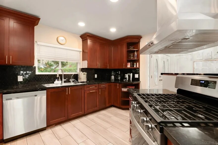 Building Photo - 4388 Bellflower Dr