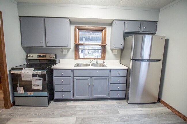 Building Photo - Completely Renovated and Affordable 3 BR Home