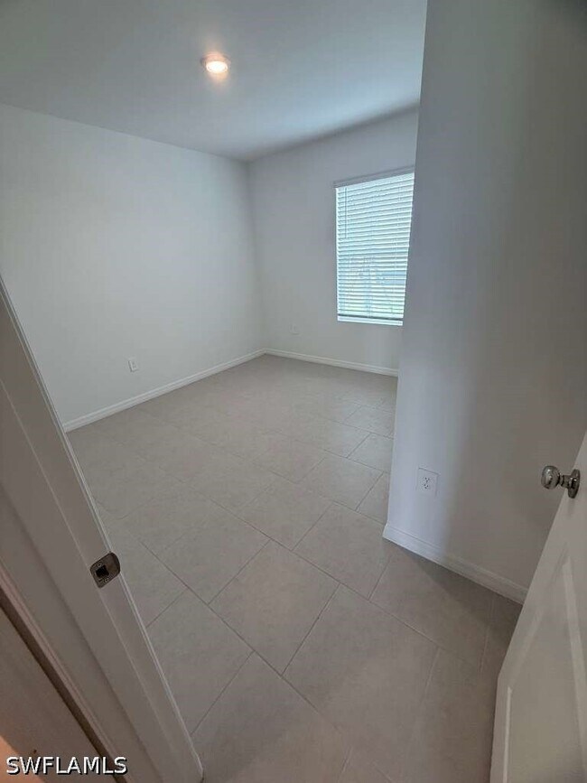 Building Photo - 11613 Savanna Lks Blvd