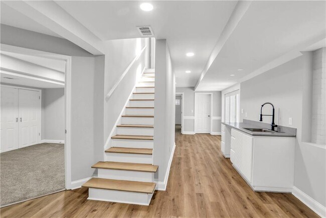 Building Photo - 2925 Arden Rd NW