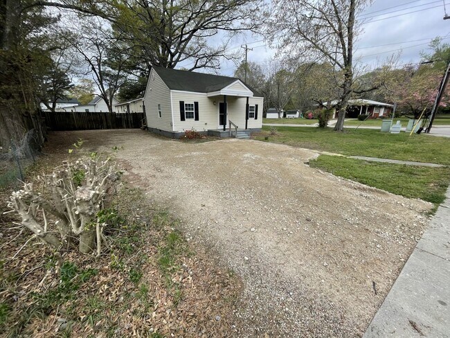 Building Photo - 2 Bd 1 Ba