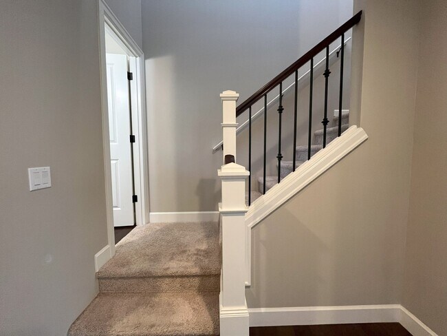 Building Photo - Spacious 4-Bedroom + Bonus Room with Modern Kitchen, Solar Panels & Private Fenced Backyard!
