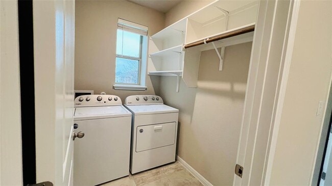 Building Photo - 310 Dipprey Ln