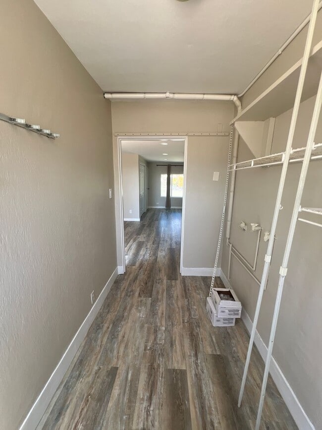 Building Photo - 2 Bedroom, 2 Bathroom Home