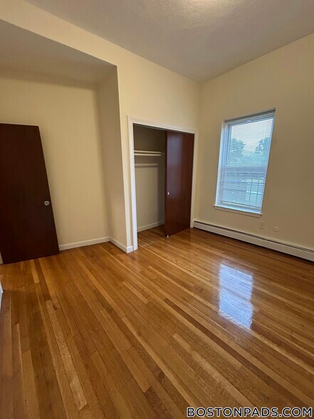 Building Photo - 180 N Beacon St