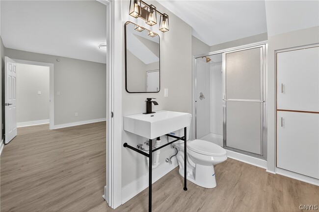 Building Photo - 111 Maplehurst Ave