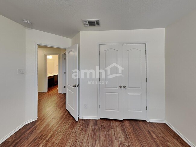 Building Photo - 3942 Legend Pond